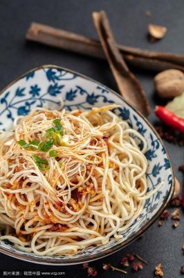鸡肉丝凉面图片，新鲜美味且真实的展示